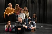 Produktionen der Theaterkurse Kindergarten bis 6. Primar